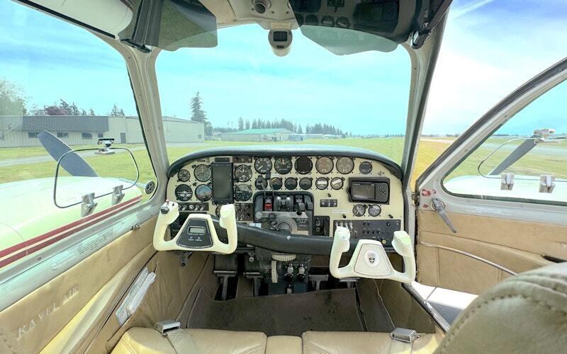 Beechcraft 95 Travel Air thumbnail 11