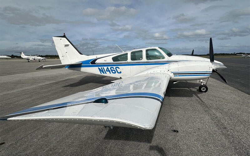 Beechcraft Baron B55 thumbnail 2