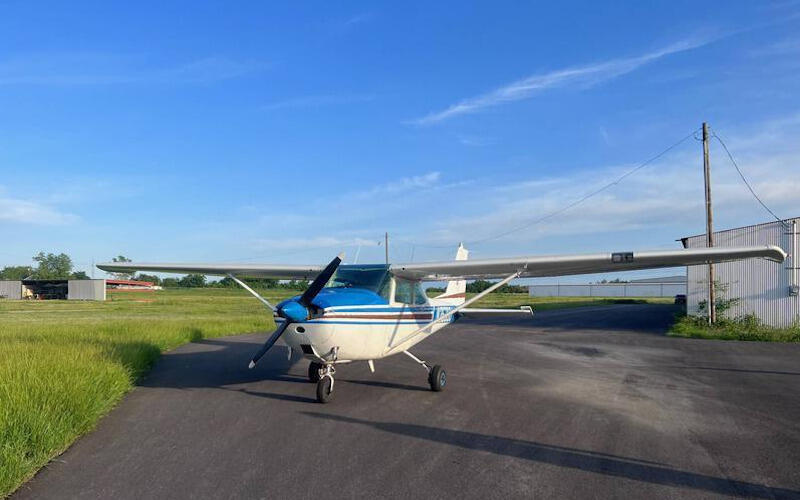 Cessna 172d Skyhawk thumbnail 2