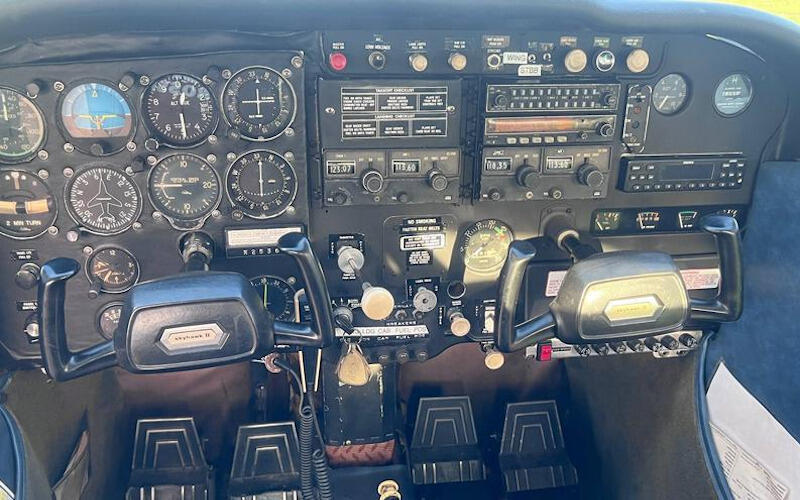 Cessna 172d Skyhawk thumbnail 8