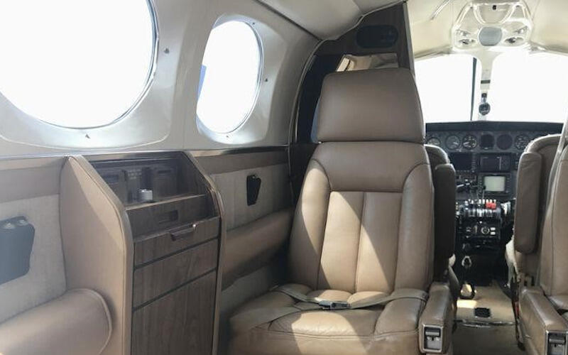 Cessna 421c Golden Eagle thumbnail 14