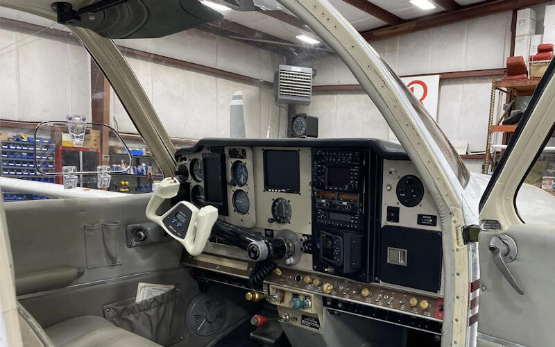 Beechcraft B33 Debonair thumbnail 6