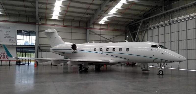 Bombardier Challenger 300 thumbnail 2