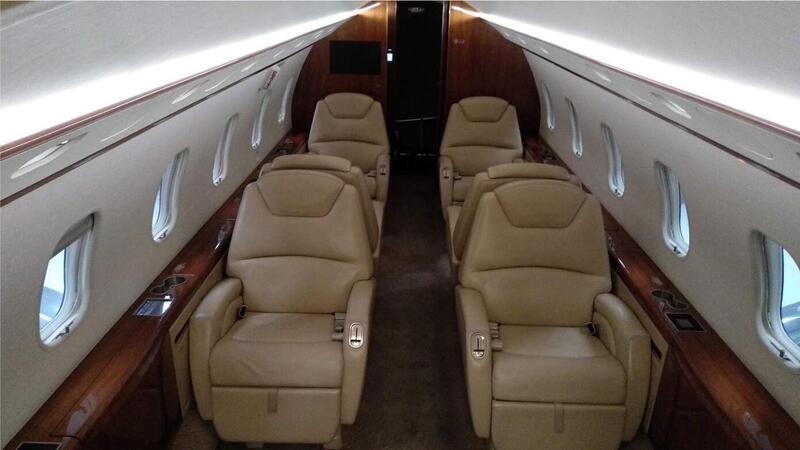 Bombardier Challenger 300 thumbnail 6