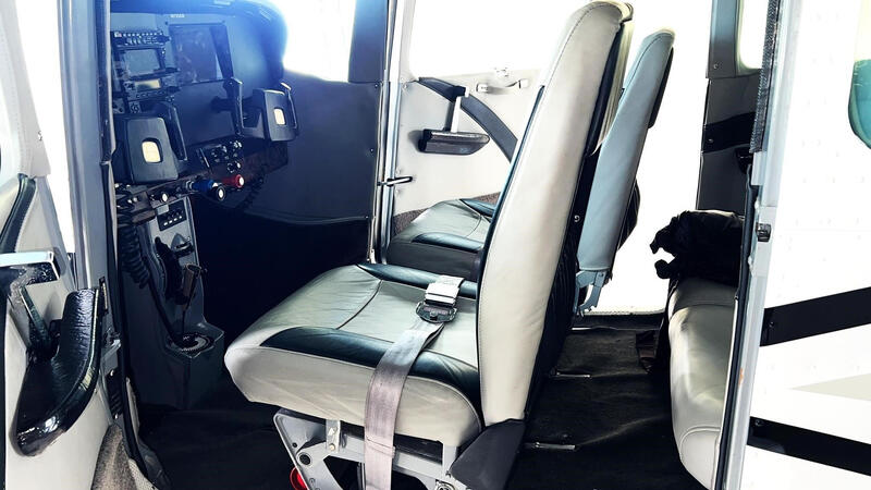 Cessna 182q Skylane thumbnail 2