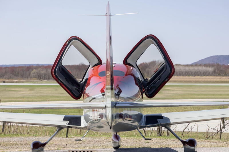 2005 Cirrus SR22 G2 4
