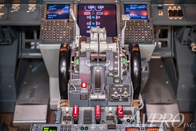 Boeing 737 800 thumbnail 8