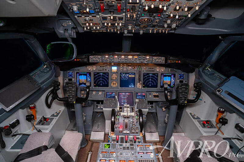 Boeing 737 800 thumbnail 7