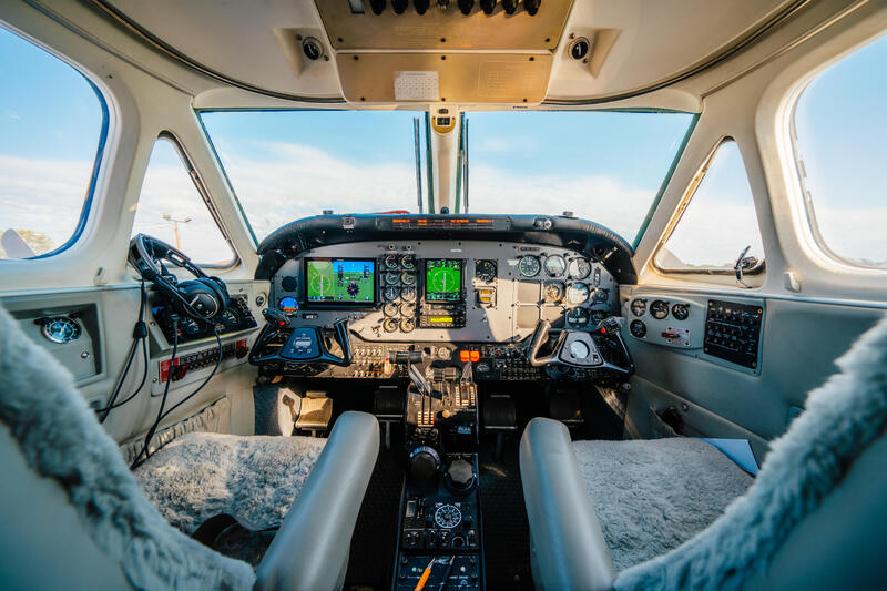 Beechcraft King Air B100 thumbnail 23