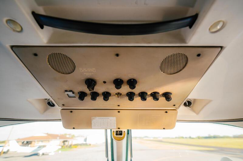 Beechcraft King Air B100 thumbnail 24