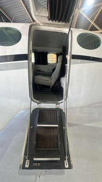 Cessna 421c Golden Eagle thumbnail 2