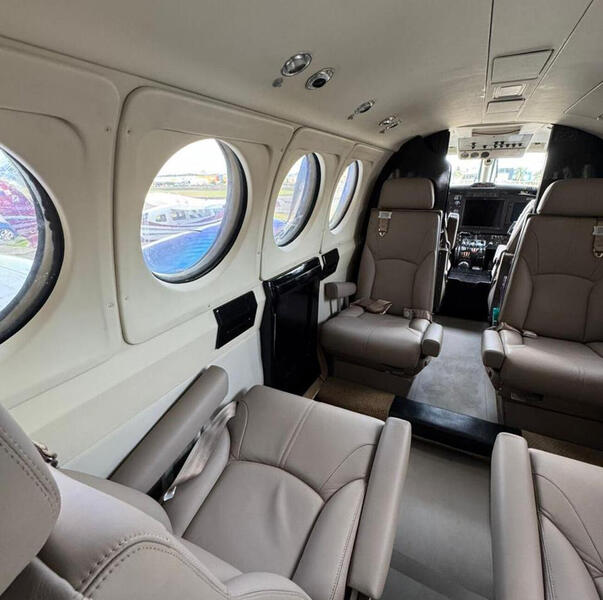 Beechcraft King Air B200 thumbnail 8