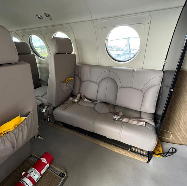 Beechcraft King Air B200 thumbnail 10