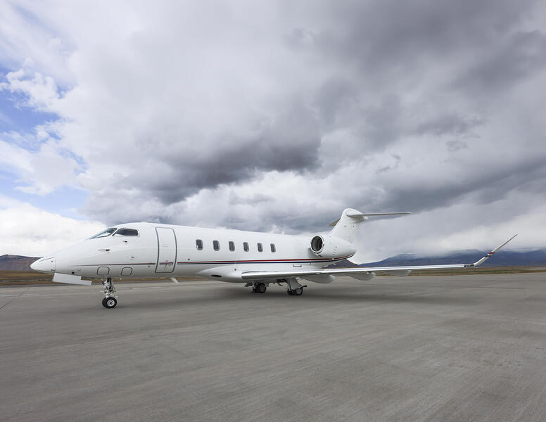 Bombardier Challenger 350 thumbnail 2