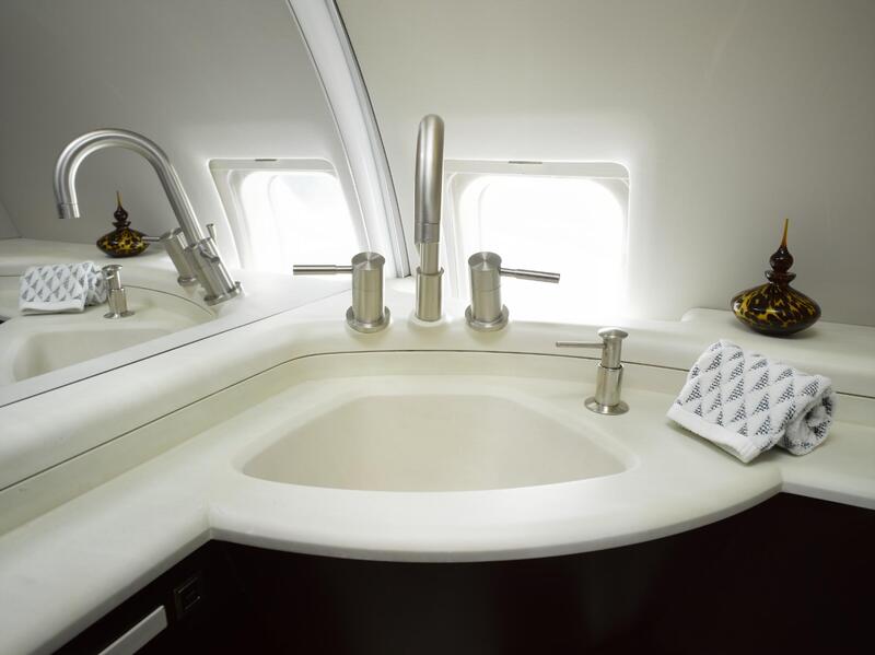 2001 Bombardier Challenger 604 (CL-604) 5