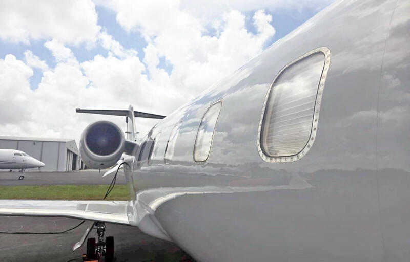 Learjet 60se thumbnail 3