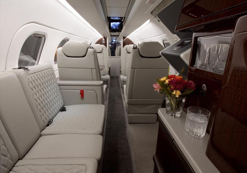 Embraer Phenom 300e thumbnail 8
