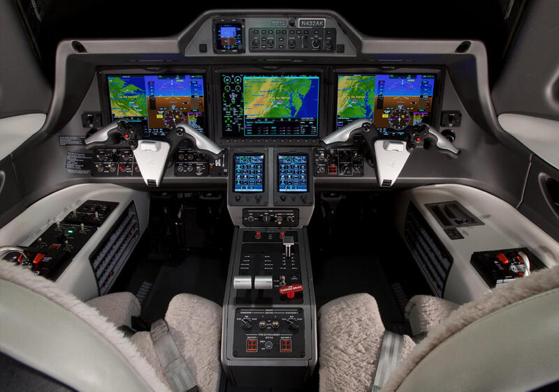 Embraer Phenom 300e thumbnail 5