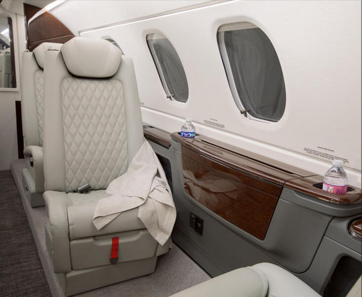 Embraer Phenom 300e thumbnail 10