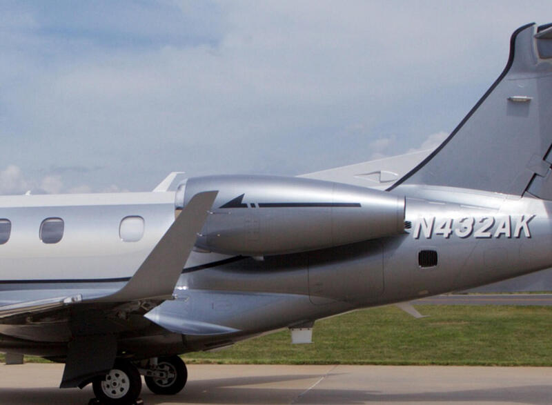 Embraer Phenom 300e thumbnail 4