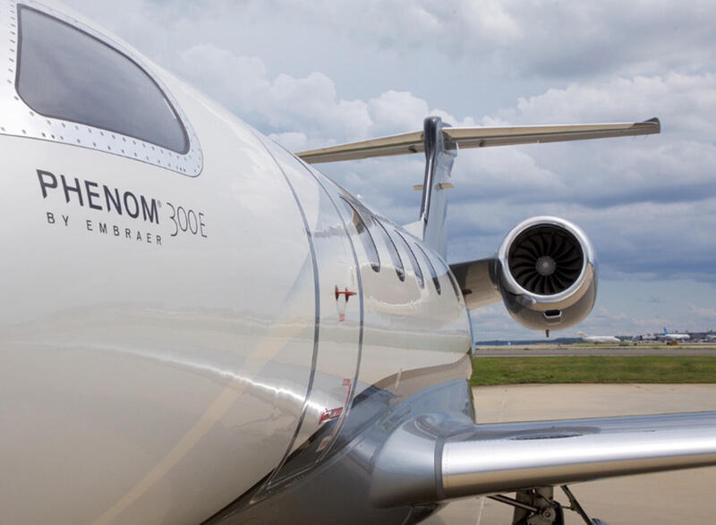 Embraer Phenom 300e thumbnail 3