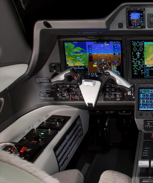 Embraer Phenom 300e thumbnail 6