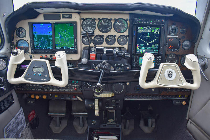 Beechcraft Baron B55 thumbnail 14