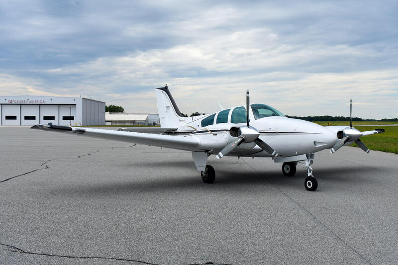 Beechcraft Baron B55 thumbnail 2