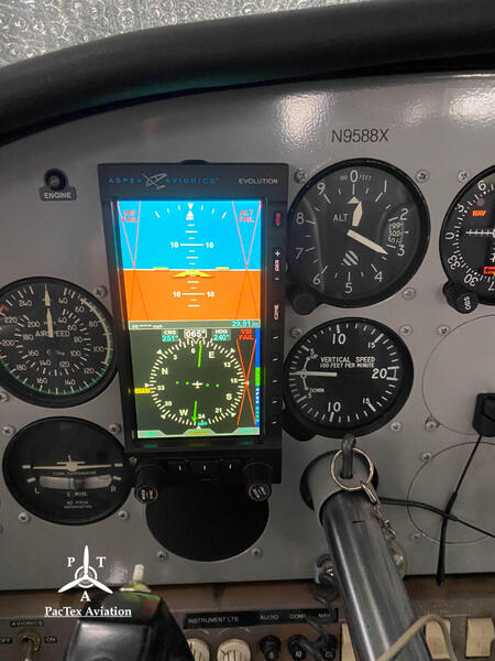 Cessna 210b Centurion thumbnail 5
