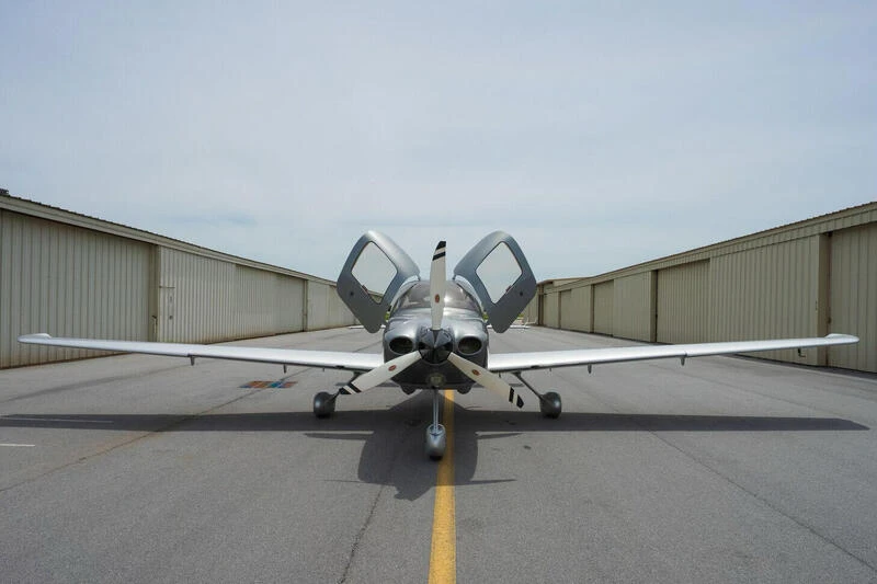 2005 Cirrus SR22 G2 3