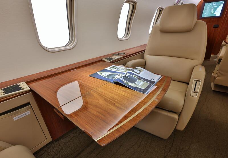 Bombardier Challenger 300 thumbnail 15