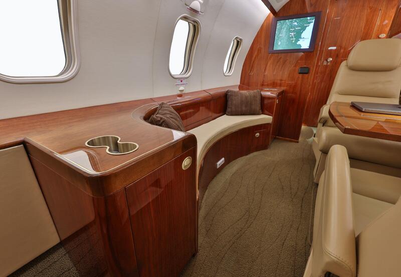 Bombardier Challenger 300 thumbnail 14