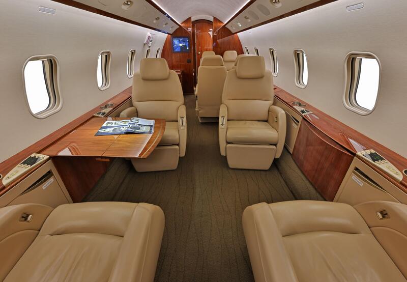Bombardier Challenger 300 thumbnail 9