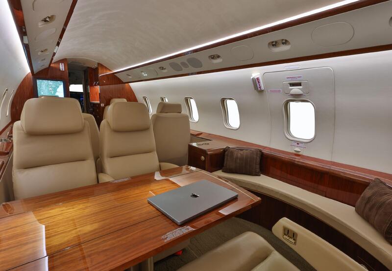 Bombardier Challenger 300 thumbnail 12