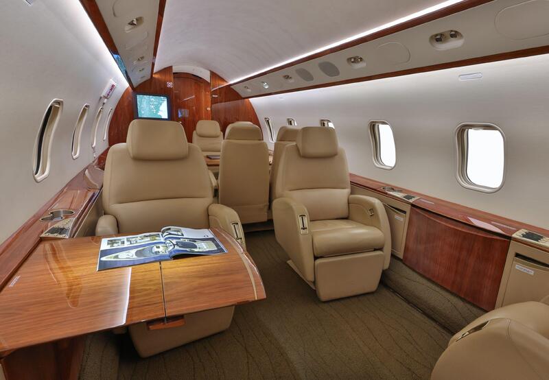 Bombardier Challenger 300 thumbnail 10