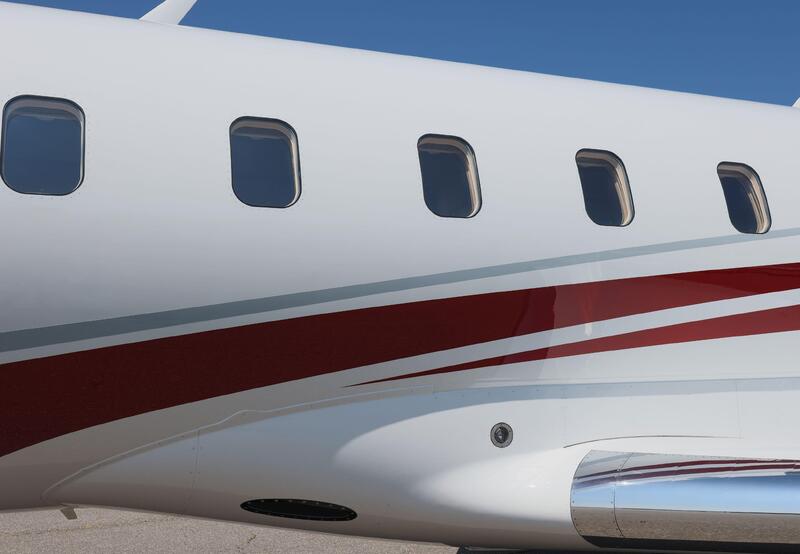 Bombardier Challenger 300 thumbnail 4
