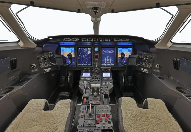 Bombardier Challenger 300 thumbnail 5