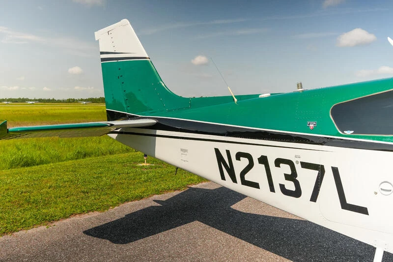 1976 Beechcraft F33A Bonanza 4
