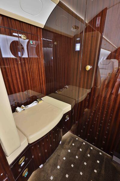 2011 Bombardier Challenger 300 5