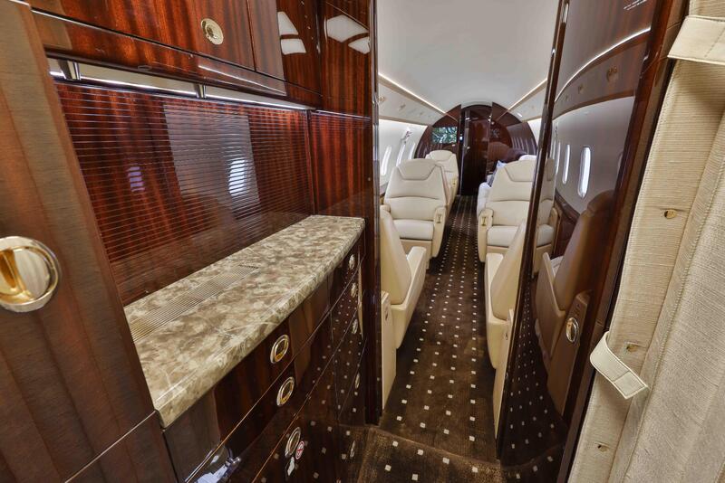 2011 Bombardier Challenger 300 4