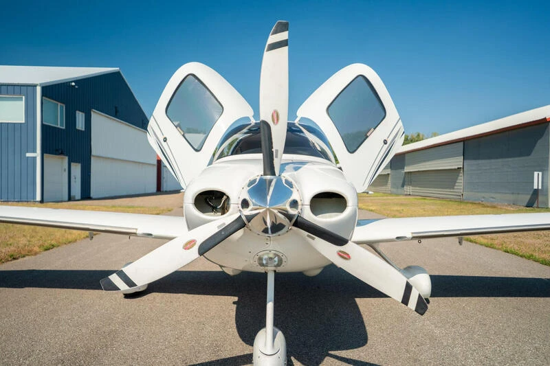 2005 Cirrus SR22 G2 3