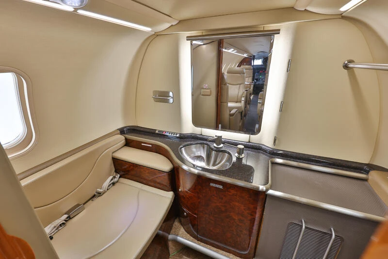 2008 Learjet 45XR 3