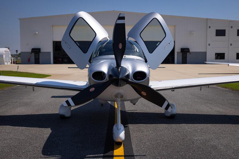 2019 Cirrus SR22 G6 GTS 4