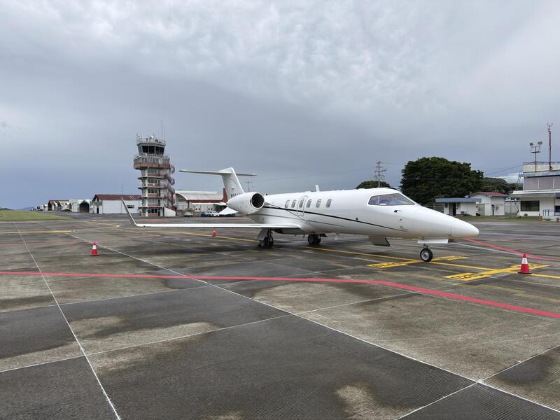 Learjet 40