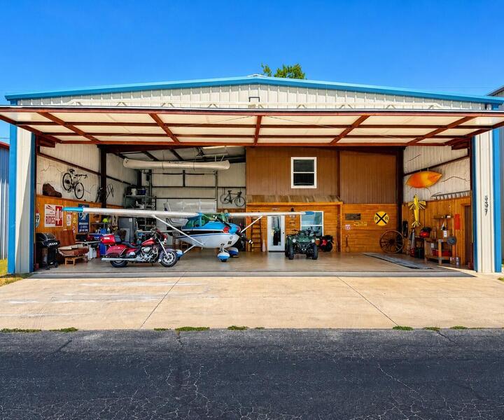<div>3,000 SF Hangar with Pilot's Quarters at Hicks Airfield</div>
